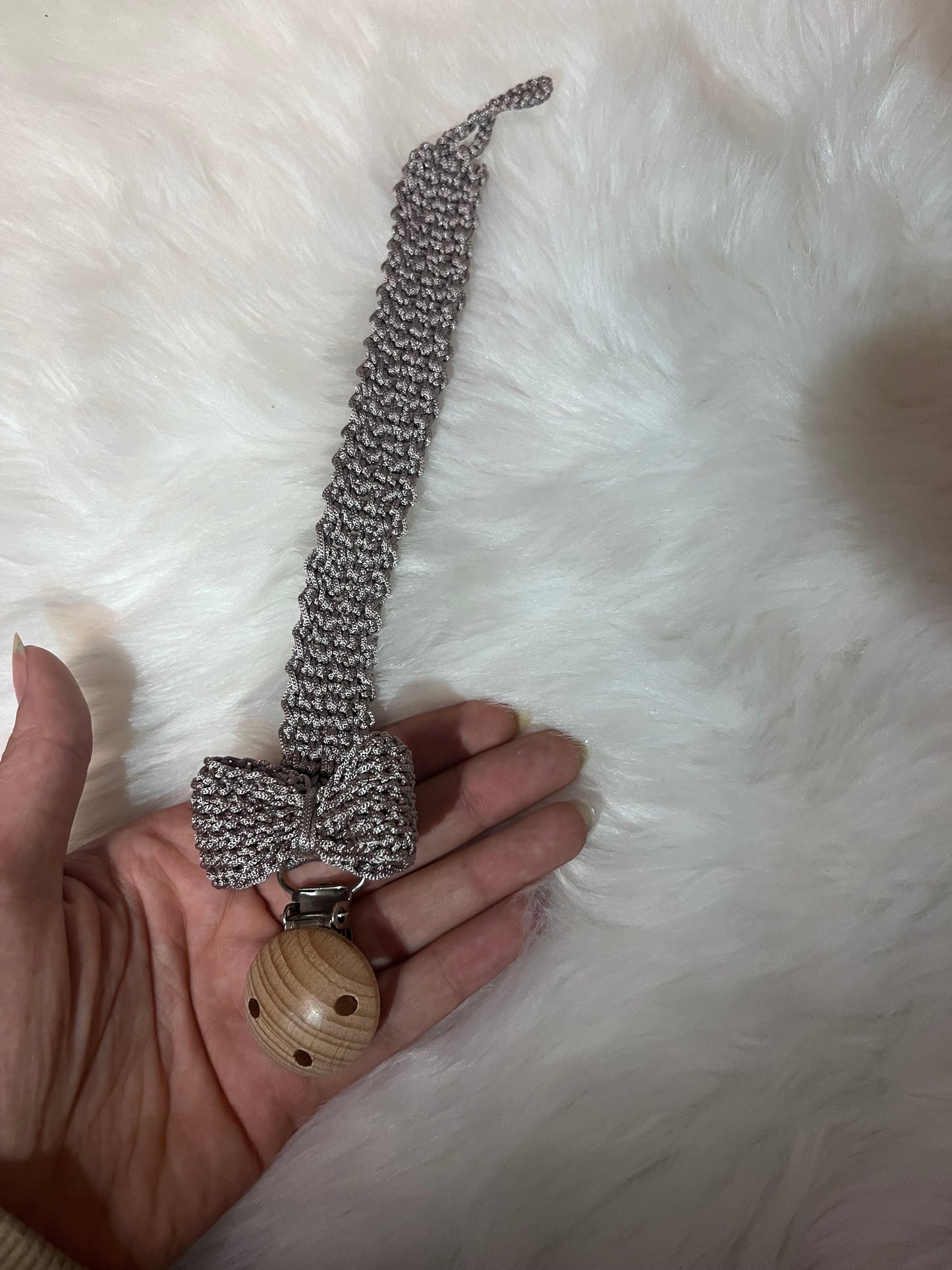 Attache-tétine bois