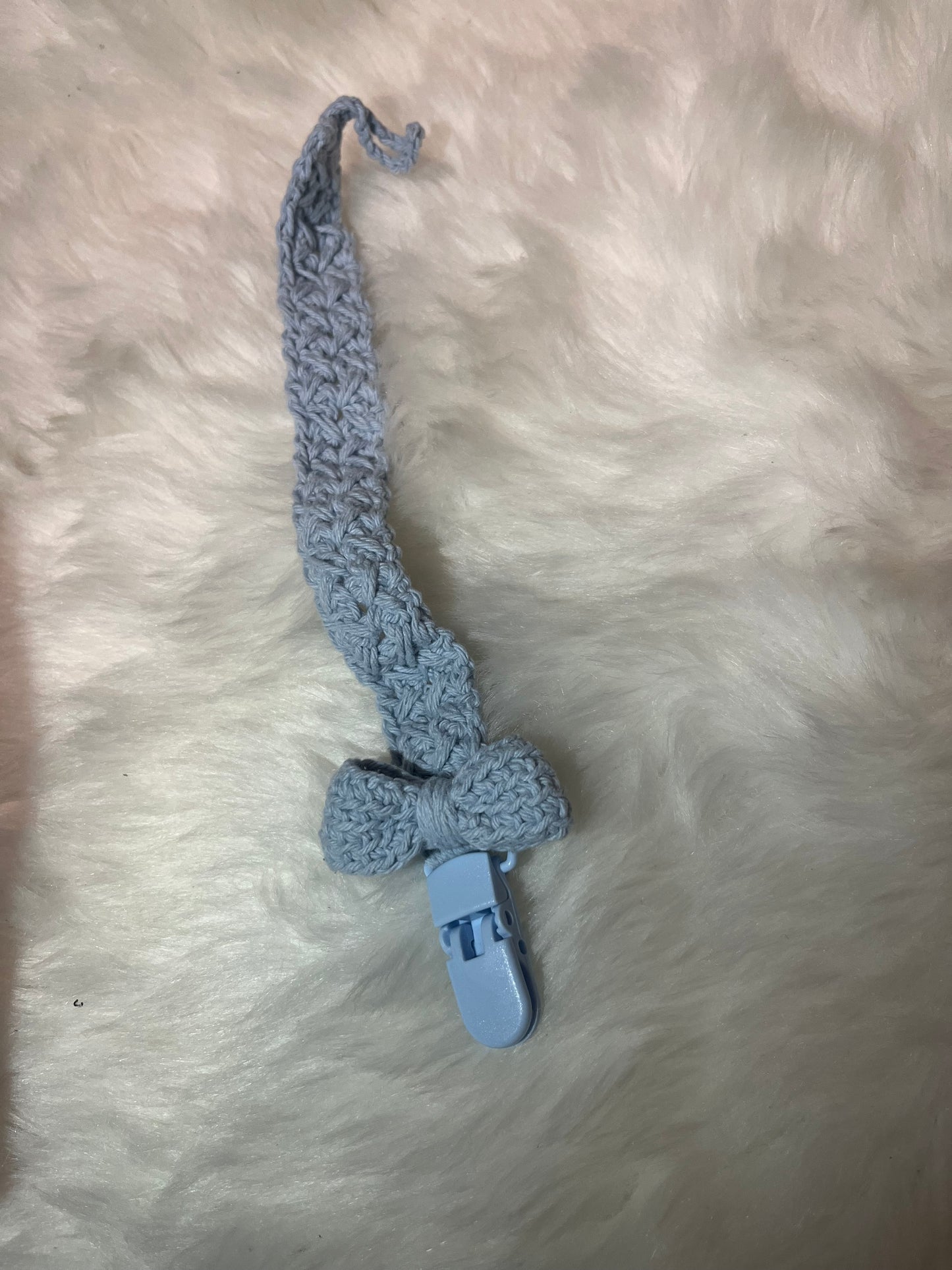 Attache-tétine clips