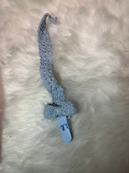 Attache-tétine clips