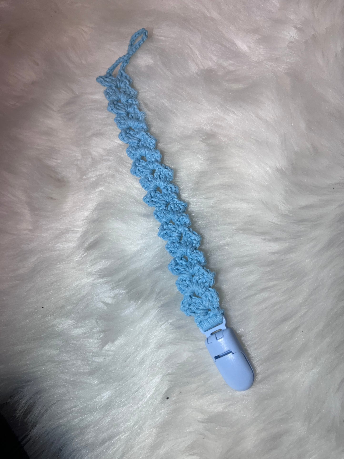 Attache-tétine clips