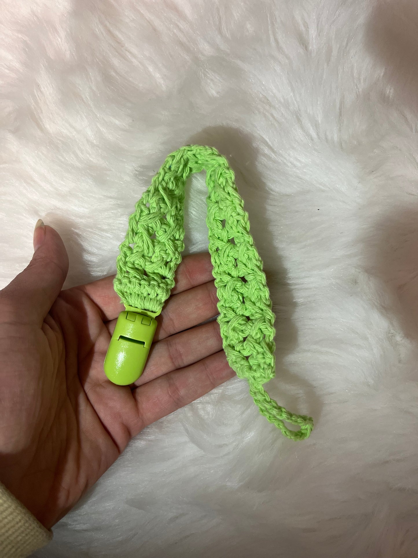 Attache-tétine clips
